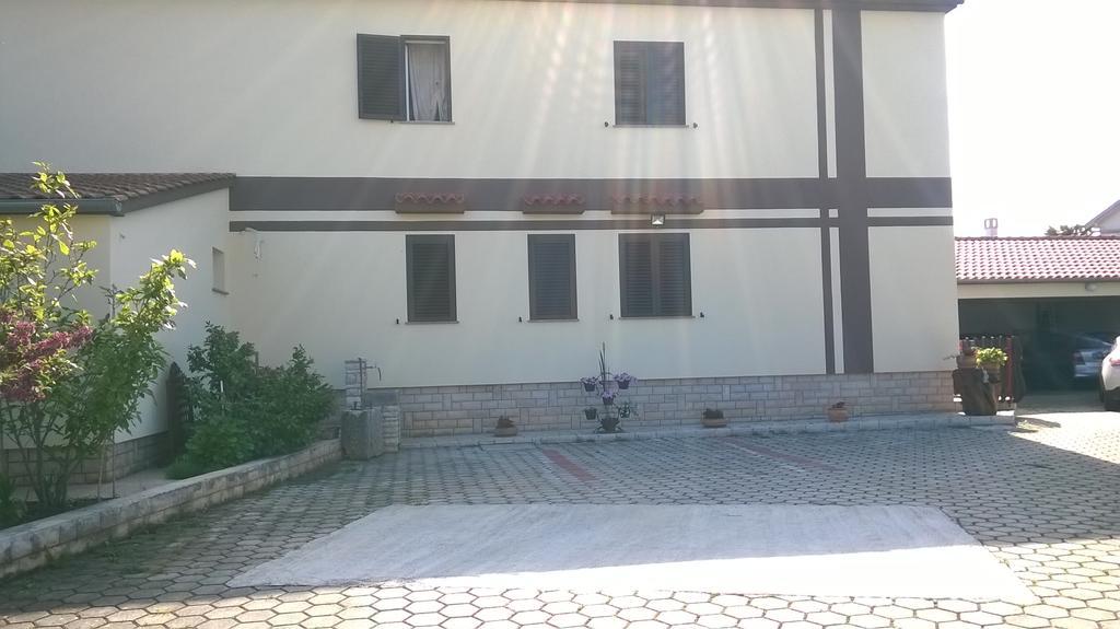 Apartma Lori *