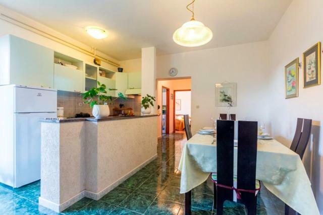 Lori Apartma *
