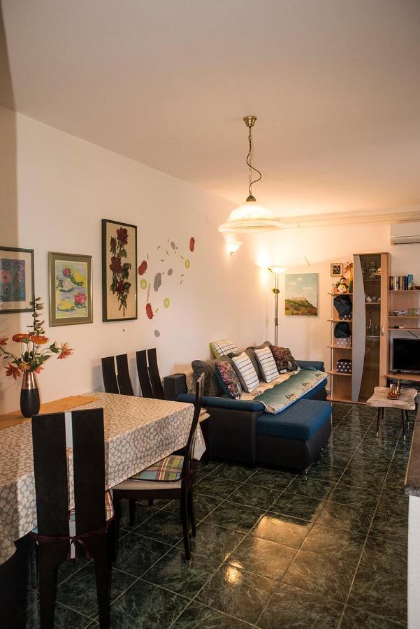 Lori Apartment *