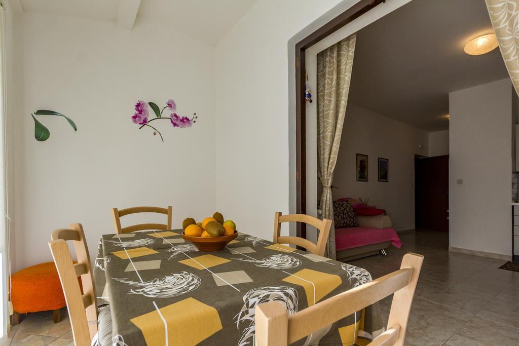 Lori Apartment *